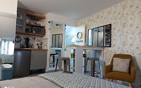 Très beau studio Trois Etoiles, WiFi, Parking Privé Jardin